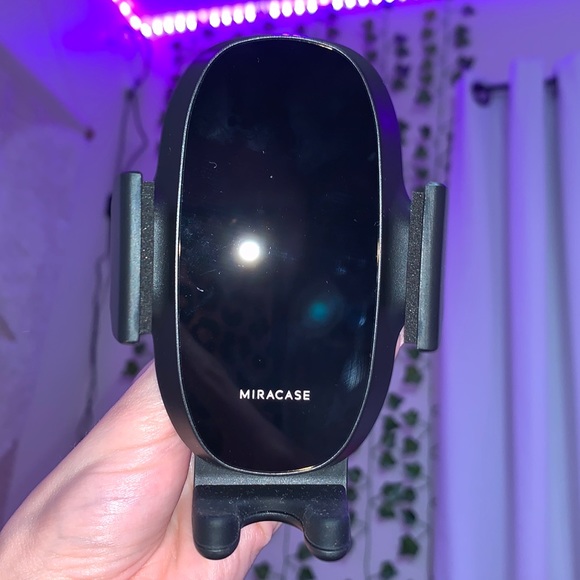 Car Air Vent Phone Holder - Picture 3 of 6